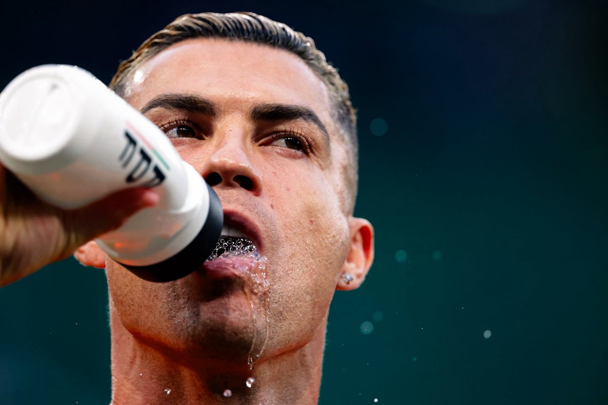 _gjr7's tweet photo. Cristiano Ronaldo 🐐♥️
#NationsLeague | #PORWAL https://t.co/nfpUN4l3Iy