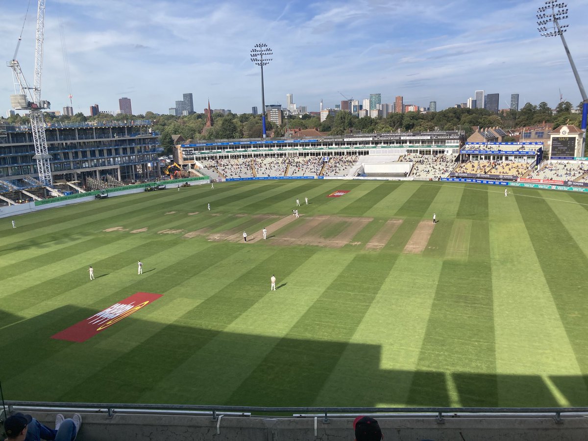 BUDD_music's tweet photo. Spur of the moment sunny outing to a Edgbaston this afternoon, Bears nicely placed in their title defence going into day2. Time to be ruthless tomorrow 

@WarwickshireCCC 🐻 https://t.co/CQDSQPV0zp