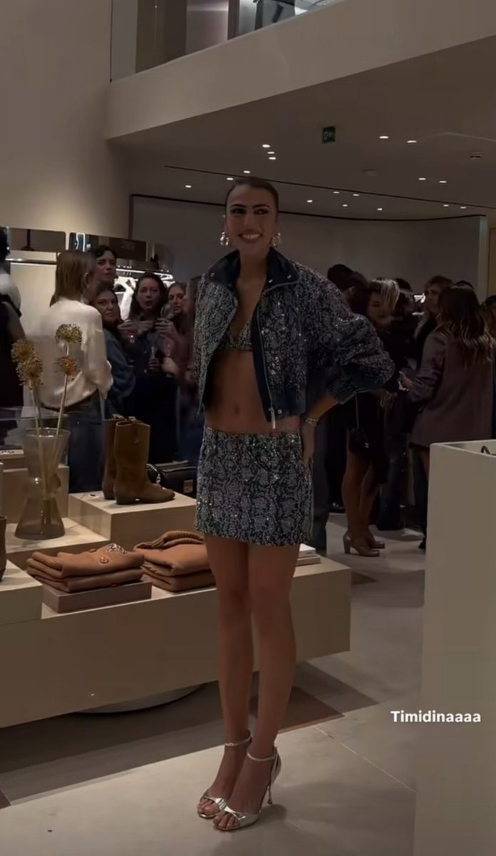 Laura84106015's tweet photo. Giulia pazzesca anche con questo look✨😍❤️ #prelemi https://t.co/KCupzynLJn