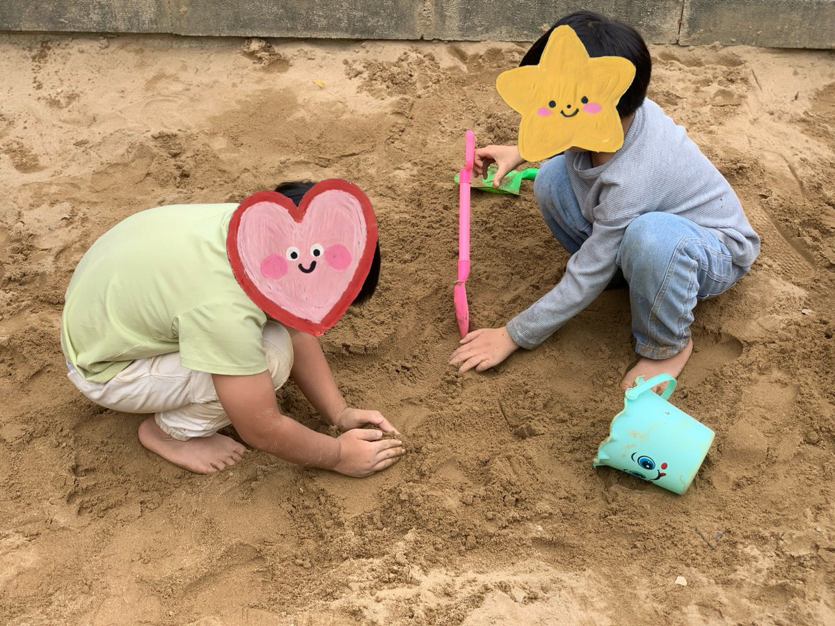 GwennGrigas's tweet photo. Quality time with my little adventurer! Building block towers and silly faces = pure joy https://t.co/XOdbOYnXLe