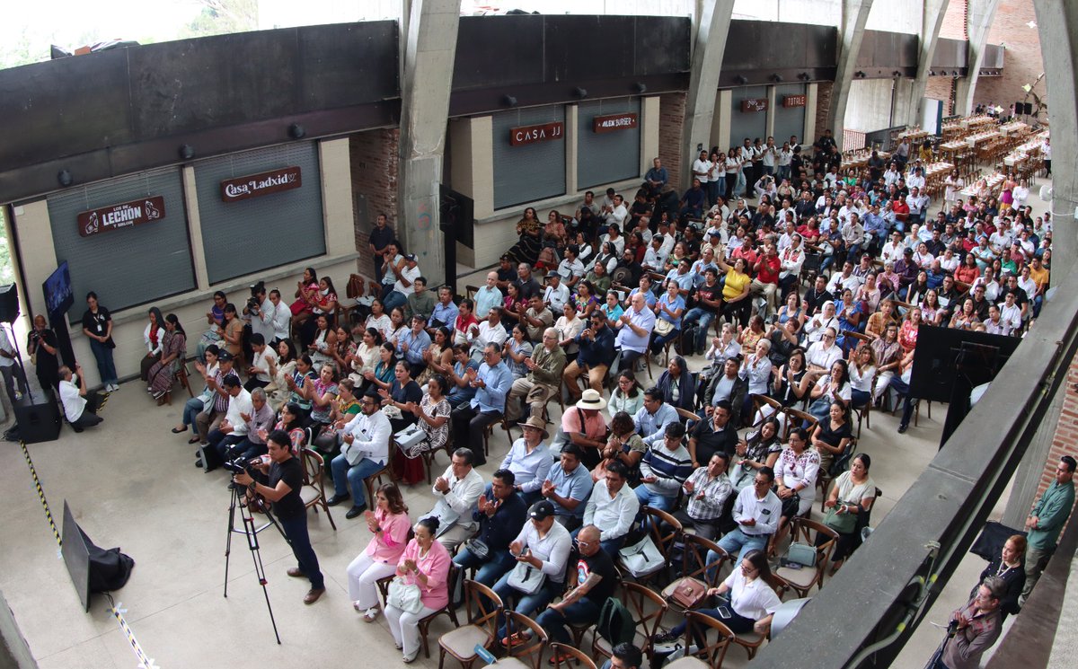 FundacionAHHO's tweet photo. Bajo el lema" Para ayudar, nos volamos la barda: 30 años haciendo equipo por el desarrollo de México", Home Runs Banamex reafirma la importancia de la colaboración entre iniciativa privada, organizaciones sociales y fundaciones para multiplicar el impacto positivo en el país. https://t.co/6gO6kE9heg