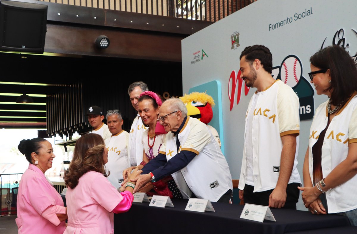 FundacionAHHO's tweet photo. Bajo el lema" Para ayudar, nos volamos la barda: 30 años haciendo equipo por el desarrollo de México", Home Runs Banamex reafirma la importancia de la colaboración entre iniciativa privada, organizaciones sociales y fundaciones para multiplicar el impacto positivo en el país. https://t.co/6gO6kE9heg