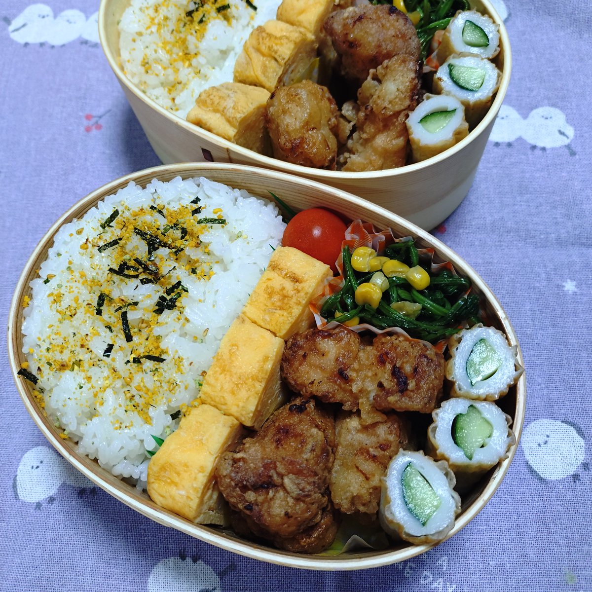 amane__simply's tweet photo. おはようございます☀

本日の息子弁当🍱
🌱唐揚げ
🌱ほうれん草のソテー
🌱ちくわきゅうり

金曜日！明日はお休み！
なんだけど、次男が学校です🥹
受験生が学校見学に来るんだって！
もうそんな時期か🤔
１年が早い…😓
本日もよろしくお願いします🙇‍♀️

#お弁当　#お弁当記録　#曲げわっぱ　#息子弁当 https://t.co/XfqirgXttn