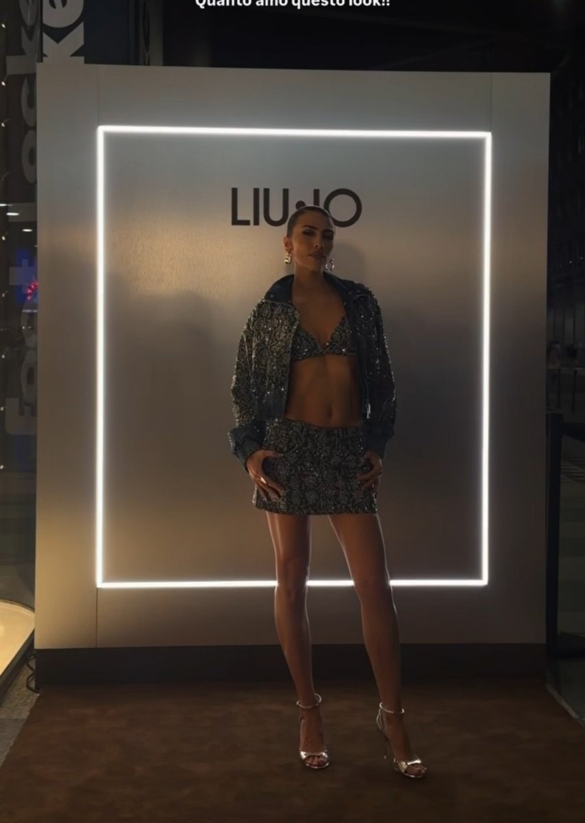 Laura84106015's tweet photo. Giulia pazzesca anche con questo look✨😍❤️ #prelemi https://t.co/KCupzynLJn