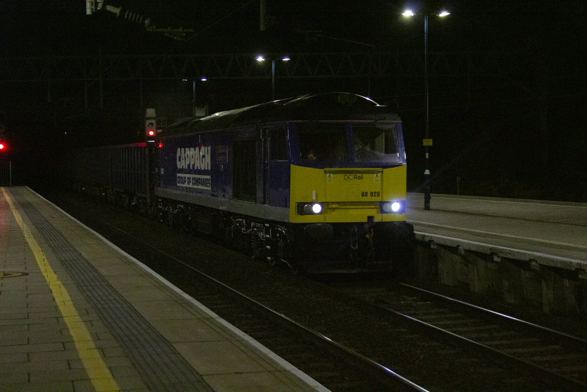 RyanRog82's tweet photo. #ThursdayNightTug
Newly named 60028 speeds through Stafford working 6D23 to the Quarry.
#NightPhoto #DieselLoco #Locomotive #RailwayPhotography https://t.co/QuuHIQkqGx