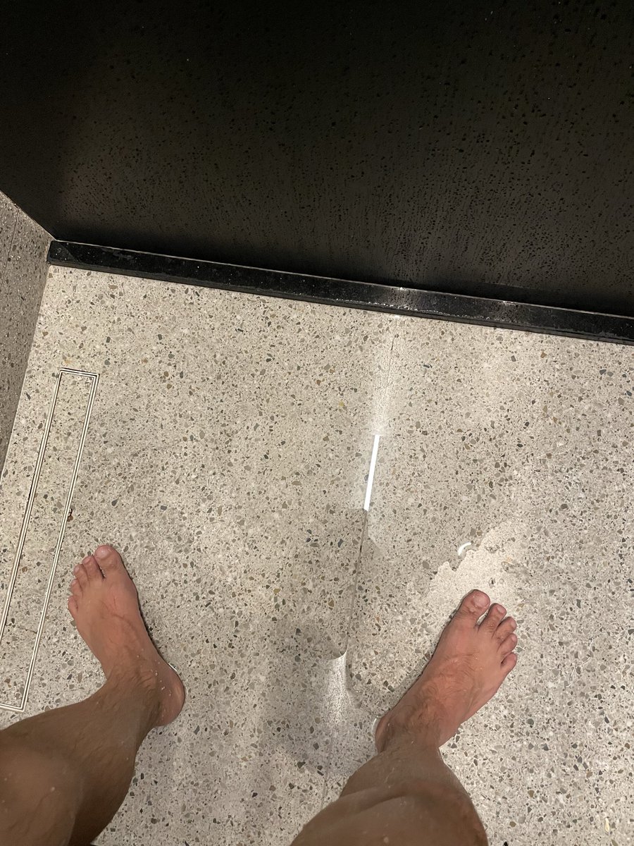 DioLeme_'s tweet photo. Tomar banho na academia é um caminho sem volta https://t.co/KnooCBKnq7