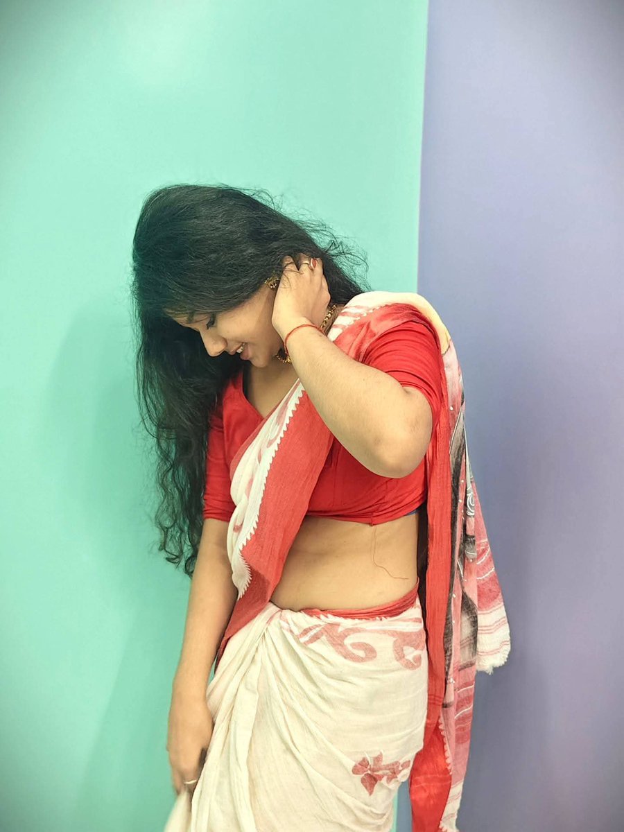 ShilaVibes's tweet photo. আপনি কি কখনো একটা গোলাপ আর একটা সূর্যমুখীকে একে অপরের সাথে প্রতিযোগিতা করতে দেখেছেন? https://t.co/HqLpMbPq1E