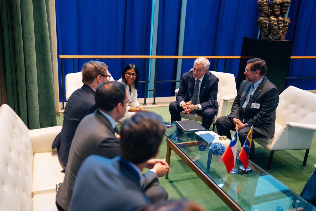 PresidenteKast's tweet photo. Chile y Venezuela están recuperando su relación y reconstruyéndola paso a paso, en medio de un proceso de transición con múltiples desafíos. Me reuní con la Presidenta Delcy Rodriguez, para seguir avanzando en los temas que importan a Chile y a la región. 🇨🇱🇻🇪 https://t.co/cMS43WYyFp