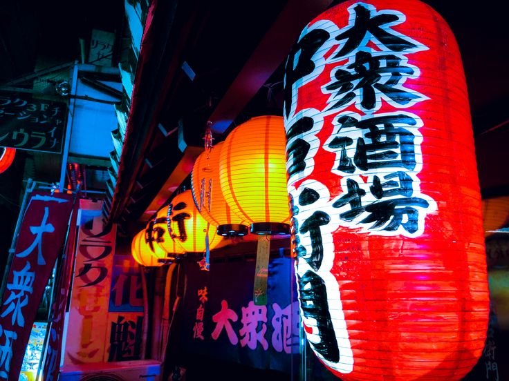skinnylcs's tweet photo. se eu fosse o diretor do clipe de chihiro, o mv seria ambientado no japão e a noite, teria muitas cores vibrantes como nessas fotos pra fazer referencia ao filme e a estética da música, haveria uma tempestade também, pior do que em happier than ever https://t.co/HVUqO5r2Yb