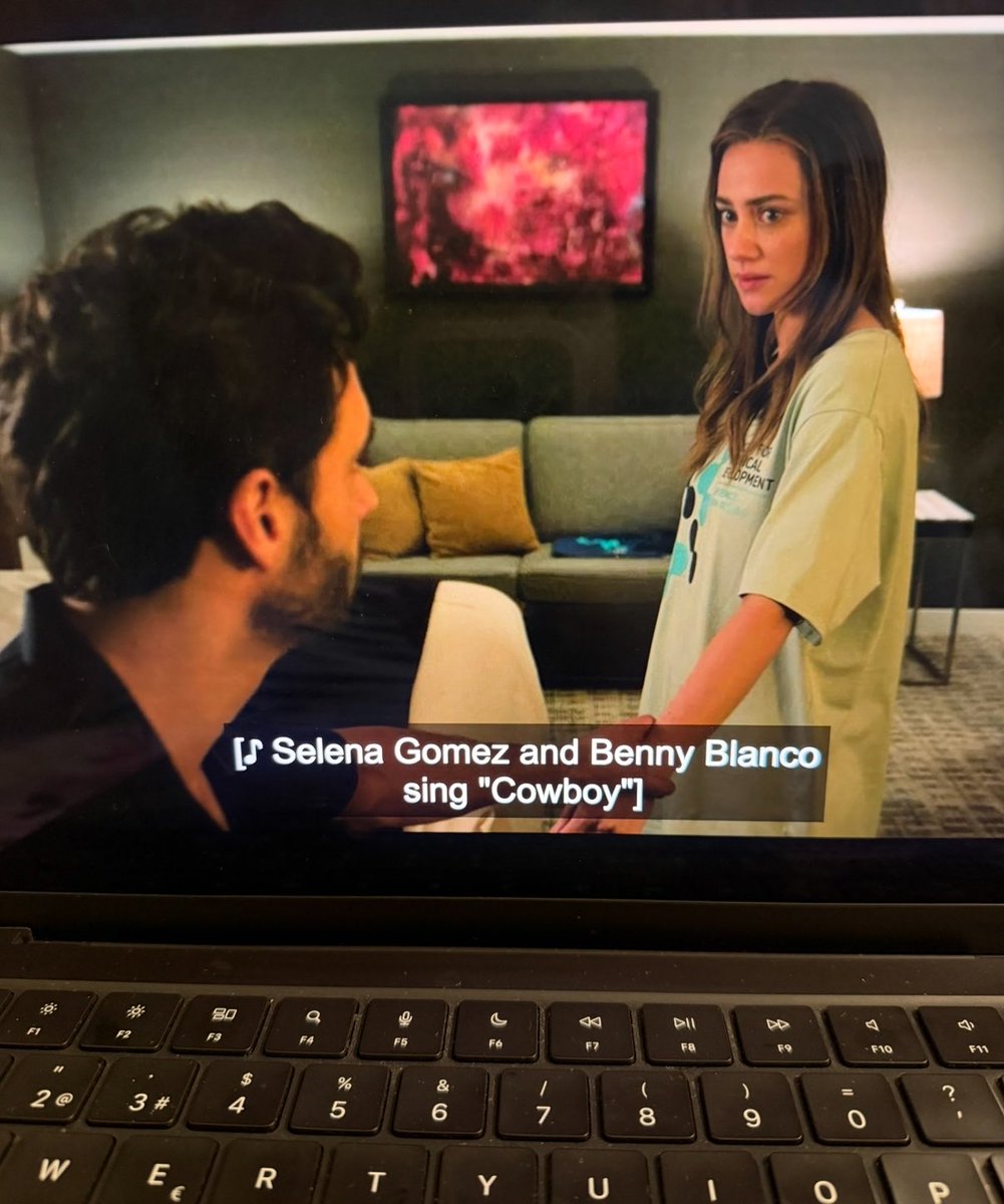 elbailedelaluna's tweet photo. this is cracking me UP https://t.co/vz91gGoUIw