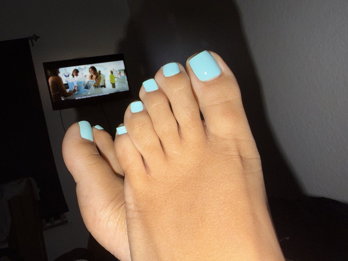 bb_lilixo's tweet photo. I luv my pretty feet https://t.co/83OKROEBf0
