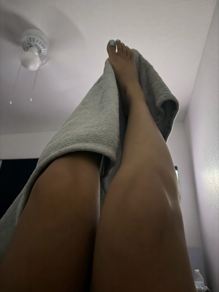 bb_lilixo's tweet photo. I luv my pretty feet https://t.co/83OKROEBf0