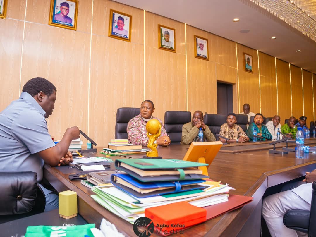 GovAgbuKefas's tweet photo. Today, I received the National Secretary of the Pentecostal Fellowship of Nigeria (PFN), Bishop David Bakare, and his delegation in Jalingo. Their visit to Taraba is in preparation for the forthcoming PFN Biannual Conference.

#MovingForward https://t.co/lXOWcO1fBP