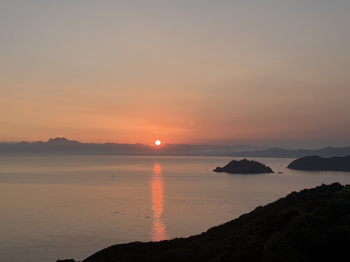 yumenochef's tweet photo. #ワンモ
ゆうじ、あきおさん。
おっはよ〜ございます🗻
私は今鹿児島にいます。
素敵な朝日をどうぞ‼️ https://t.co/UW7SVoYlgk