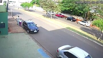 cafeccrime's tweet photo. NESSA MESMA DATA HÁ 7 ANOS: Em 24 de setembro de 2019, Mariana Bazza, de 19 anos, saiu da academia que frequentava, em Bariri (SP), e encontrou o pneu do carro furado. Ela aceitou a ajuda de um homem que parecia querer solicito e insistente. Pouco depois, a jovem desapareceu. 
🧵 https://t.co/lX7458NfqC