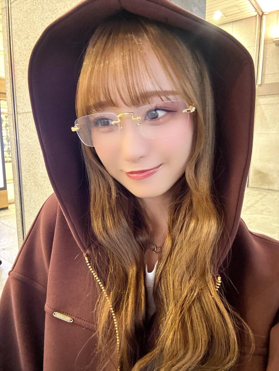 aoto_cta_0426's tweet photo. めがねしょこメロすぎんか...

#瀧脇笙古 https://t.co/RH8ZffWcGJ