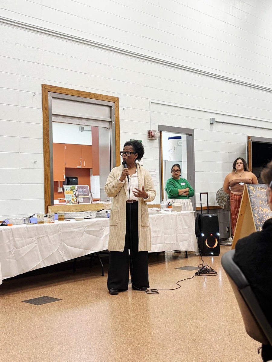 D4Commish's tweet photo. This week I joined the annual meetings of Elliot Park and Corcoran neighborhood to share county budget updates. I always appreciate the great relationship between our flagship hospital and the surrounding community of Elliot Park and Corcoran’s meeting had a record attendance! https://t.co/ZYp3JWWi3E