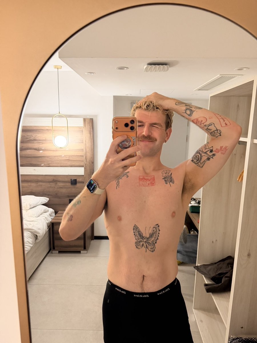 JakeTheFirst_'s tweet photo. Hi ! Neptune deluxe is out at midnight !! Pre save here thank u https://t.co/WWuQJGPgpI https://t.co/aESkaEX6w9