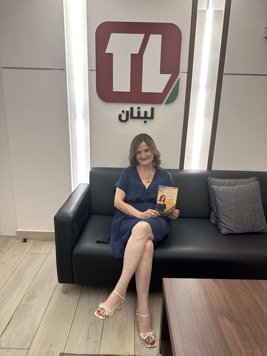 RamziJ's tweet photo. The Triumph of light - إنتصار النور 

حين طرق السرطان بابها… اختارت أن تكتب انتصار النور(١)

صدور رواية «انتصار النور» للدكتورة نظيرة حمادة جمَّاز وإطلالة خاصة على تلفزيون لبنان #cancer #CancerCare #TL #انتصار_النور https://t.co/v3F4zdFGUe