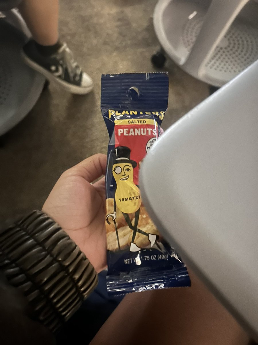 be1za's tweet photo. who else going down for a nap rn? lmk. and hello to you too pim peanut https://t.co/xExLwwwwb8