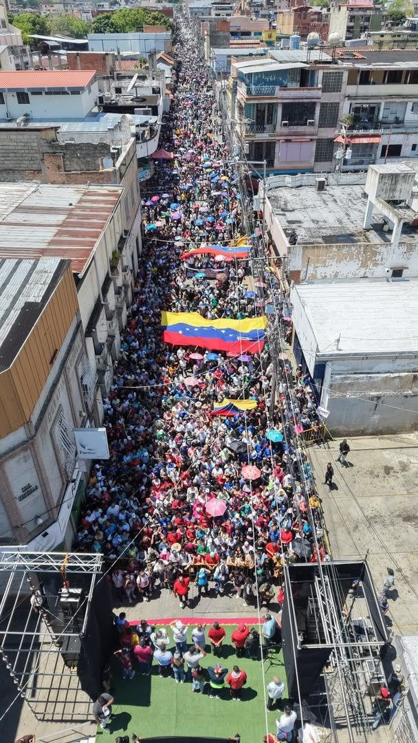 ANDR3Z77's tweet photo. @Leonardo_Padron Y LA REVOLUCIÓN CALIENTA MOTORES

EL VERDADERO PAIS.
EL VERDADERO PUEBLO https://t.co/x4jPVuLKEm