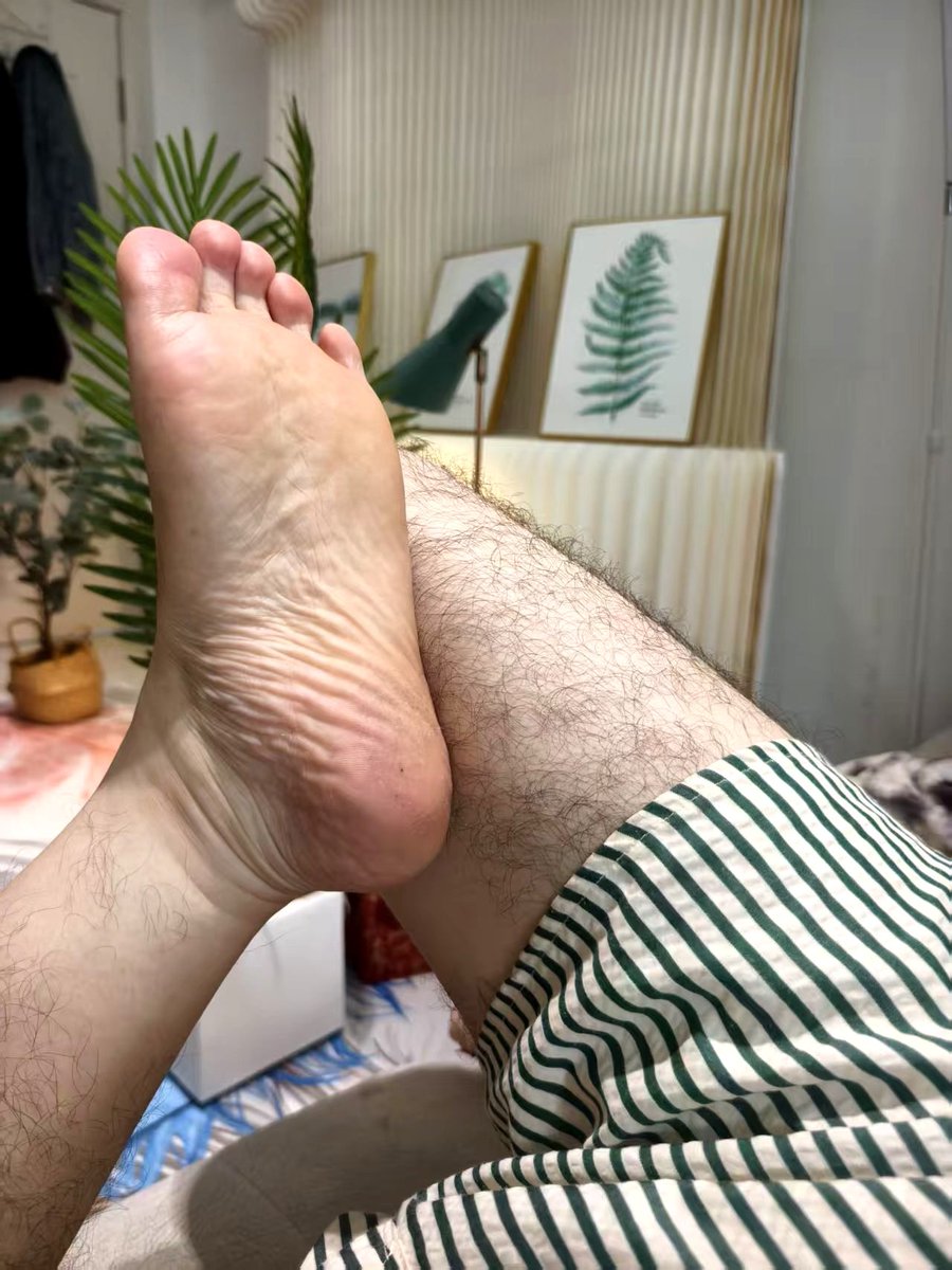 bryanwanglol's tweet photo. 老婆买了件不合身的背心和从没试过的阿罗裤 https://t.co/LzyD7C8dR7