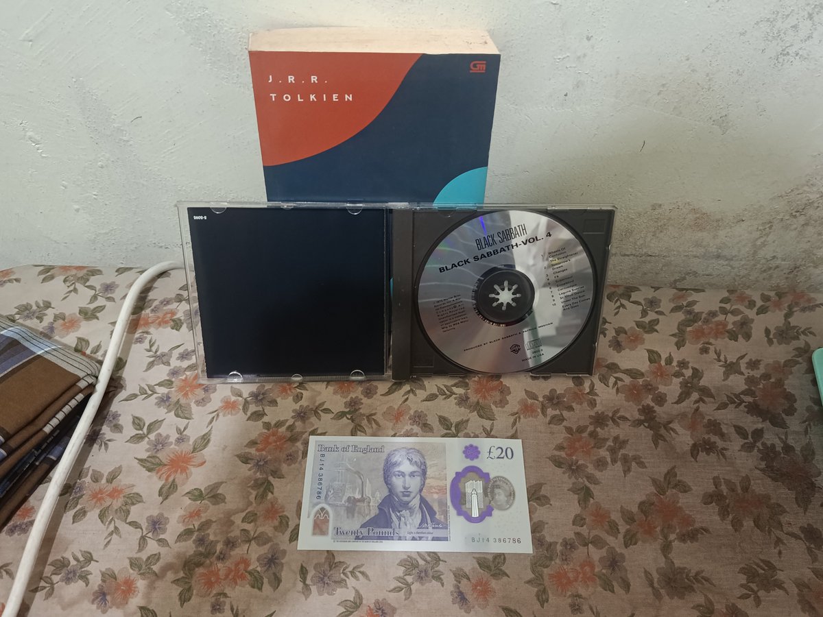 vladsyarif13's tweet photo. 54 tahun Black Sabbath - Vol. 4
25 September 1972 - 25 September 2026.
Vol. 4, Black Sabbath rasa progressive rock.
#blacksabbath
#heavymetal
#progressiverock
#cd
#compactdisc https://t.co/a3Mm03davH