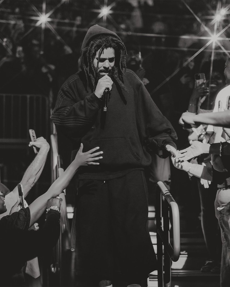 JColeOnTour's tweet photo. J. Cole has officially wrapped the US portion of The Fall-Off Tour after 45 shows 🔥

Onto the rest of the world 🌏 https://t.co/Aui6uQKSwl