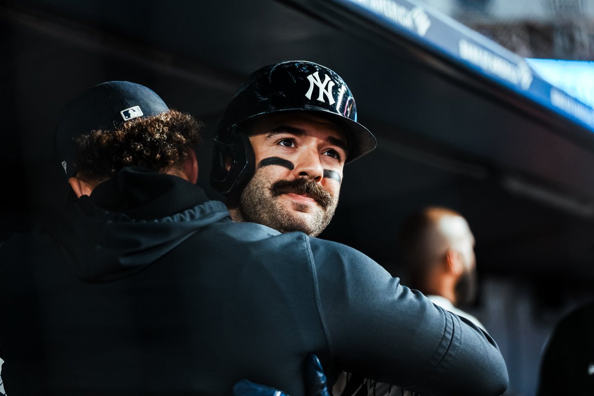 Yankees's tweet photo. Thursday Night Dub.

#RepBX https://t.co/9iGIO04pYM