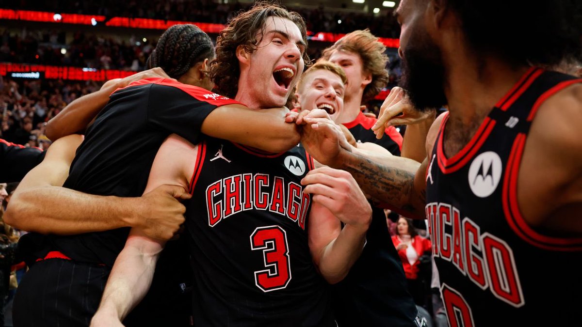 TS4TL's tweet photo. Am I crazy for thinking Peppers game winner was better than Josh Giddeys half court game winner? To much Perth Wildcats bias?? 😂 #nbl27 https://t.co/FiNgBMDtJH