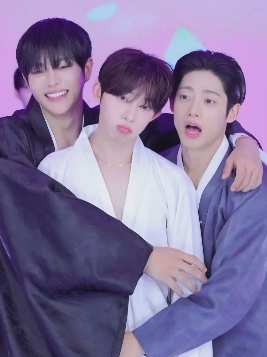 lotofmoneyyy's tweet photo. 🍼혁키와 띨용이
#엑셀방송 #라인업컴퍼니 #혁근 #키리 #준용 https://t.co/JxmuZEeQbY