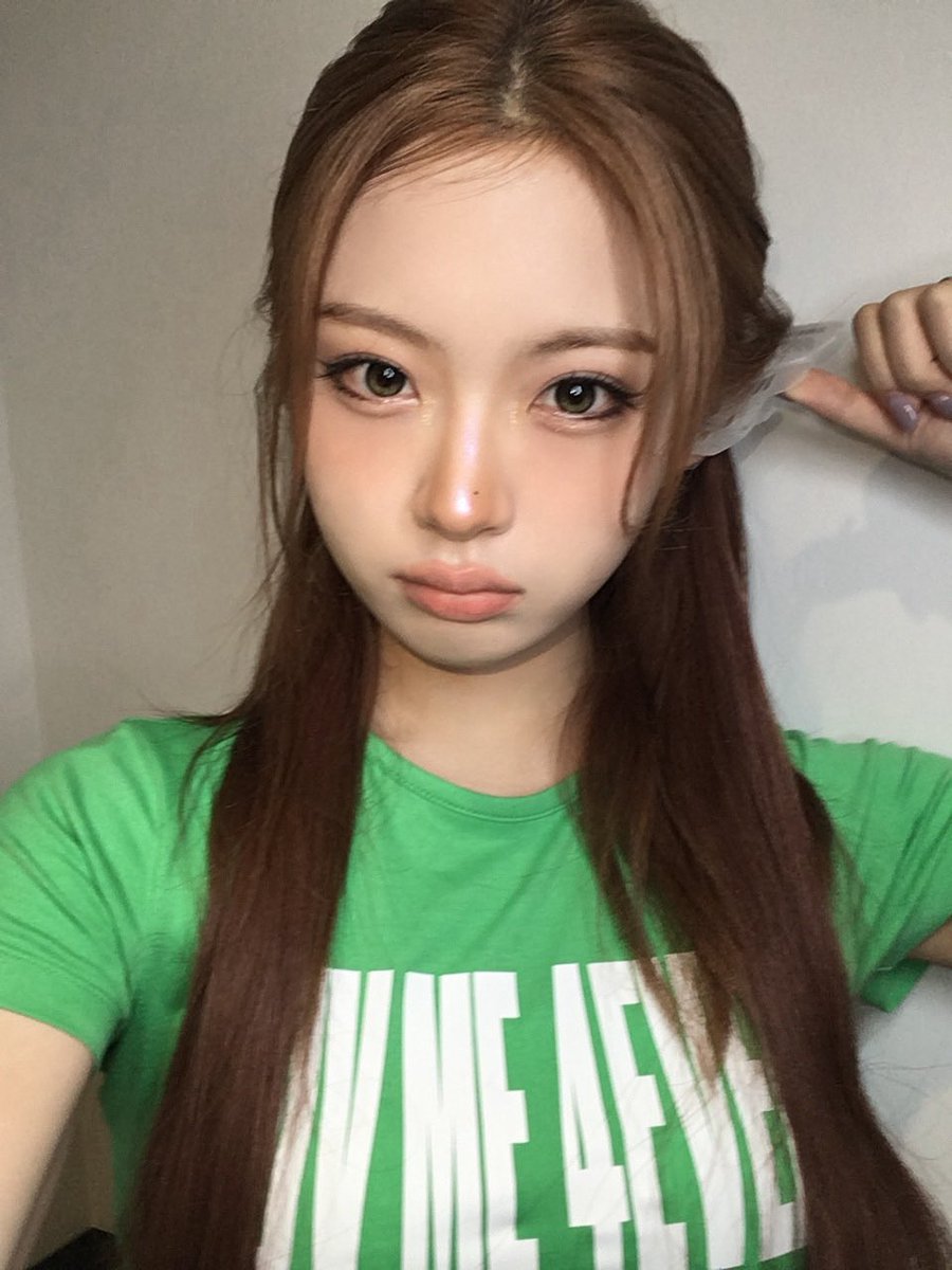 pinii18_'s tweet photo. 아진짜볼살개뚱쭝 저볼살뚱쭝해요? 라고물어보고 3초뒤에대답하면 차라리바로뚱쭝하다하지.. 그럼장난인줄알앗을텐데.. 미워요 할거같음 https://t.co/oXe3ROdnJ9