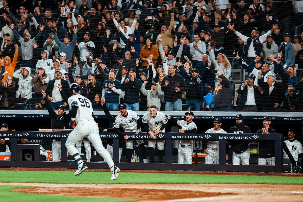 Yankees's tweet photo. Thursday Night Dub.

#RepBX https://t.co/9iGIO04pYM