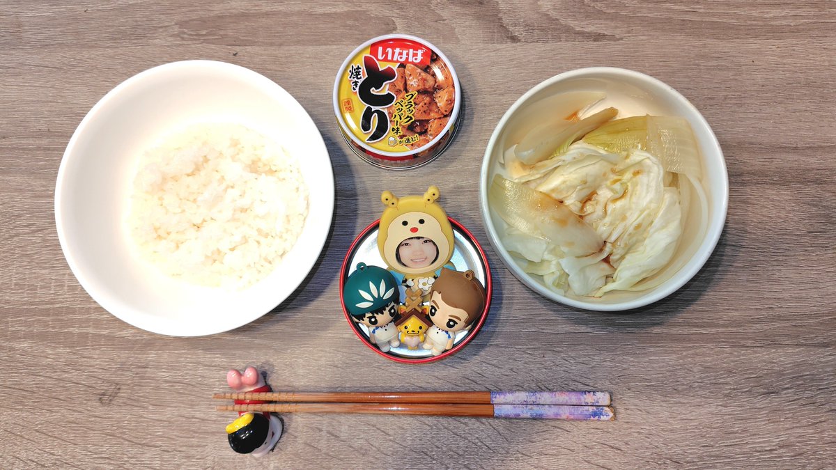 tsubami4708's tweet photo. 今日の昼飯
🟢ごはん
🟢焼き鳥缶(ブラックペッパー味)
🟢玉ねぎとキャベツの温サラダ
 #いただきます https://t.co/phQgAMcNvV