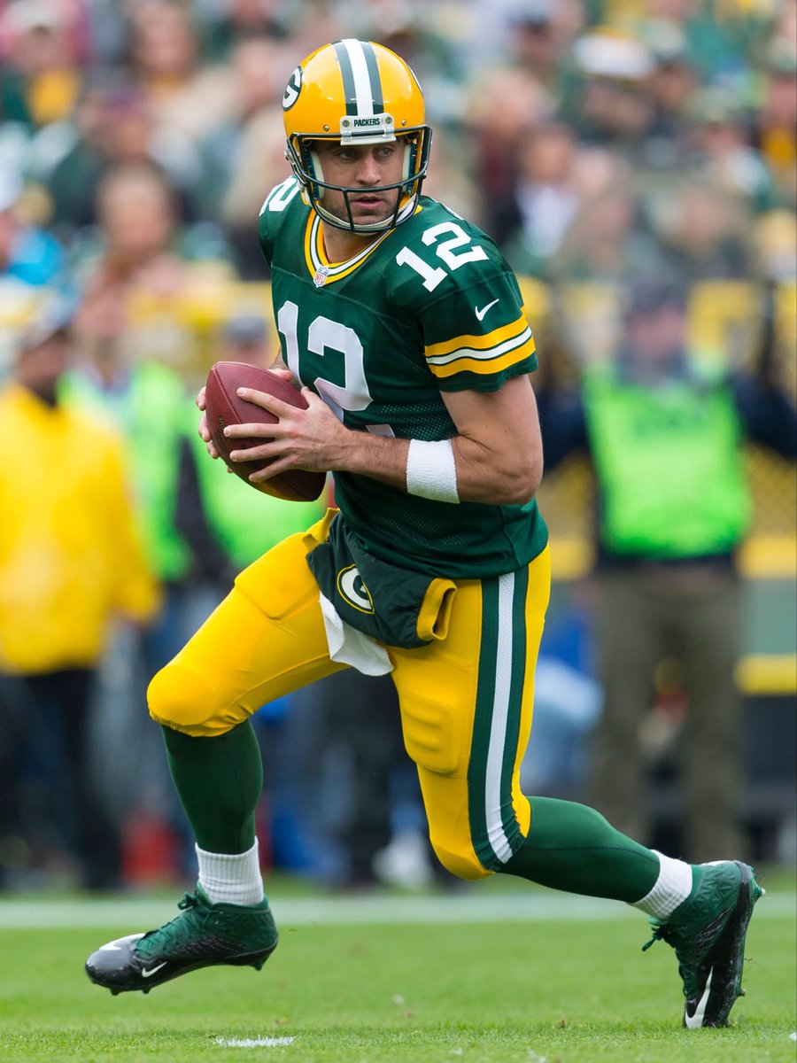 Packermomo17's tweet photo. You instilled fear into opposing defenses. You bitched your teammates when they messed up. You held your coach accountable. You made the impossible seem possible. 

Aaron Charles Rodgers, you are so deeply missed man. We had it so good. https://t.co/XYaPdSteUw