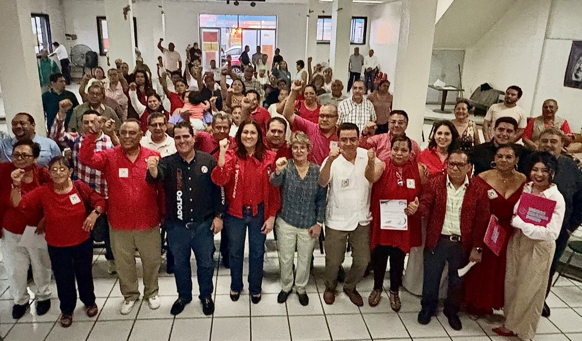 PRIVeracruz_'s tweet photo. ✅Adolfo Ramirez Arana y Carolina Gudiño Corro, líderes del PRI Veracruz, acompañados de la dirigencia municipal del PRI en #Córdoba, que encabezan Martín Merino, Presidente, y Minerva Soto, Secretaria General, realizaron la toma de protesta de los integrantes de este  comité. 

 ✅Estamos seguros de que quienes hoy tomaron protesta, trabajarán con responsabilidad, compromiso y cercanía con la ciudadanía, fortaleciendo la presencia del PRI en Córdoba y en todo el distrito. 

✅En unidad, seguiremos construyendo un partido organizado, activo y preparado para enfrentar los retos que vienen. 

@PRI_Nacional @alitomorenoc  @caroviggiano @AdolfoRamirezA5 @CarolinaGudio16 @Jorge_Meade