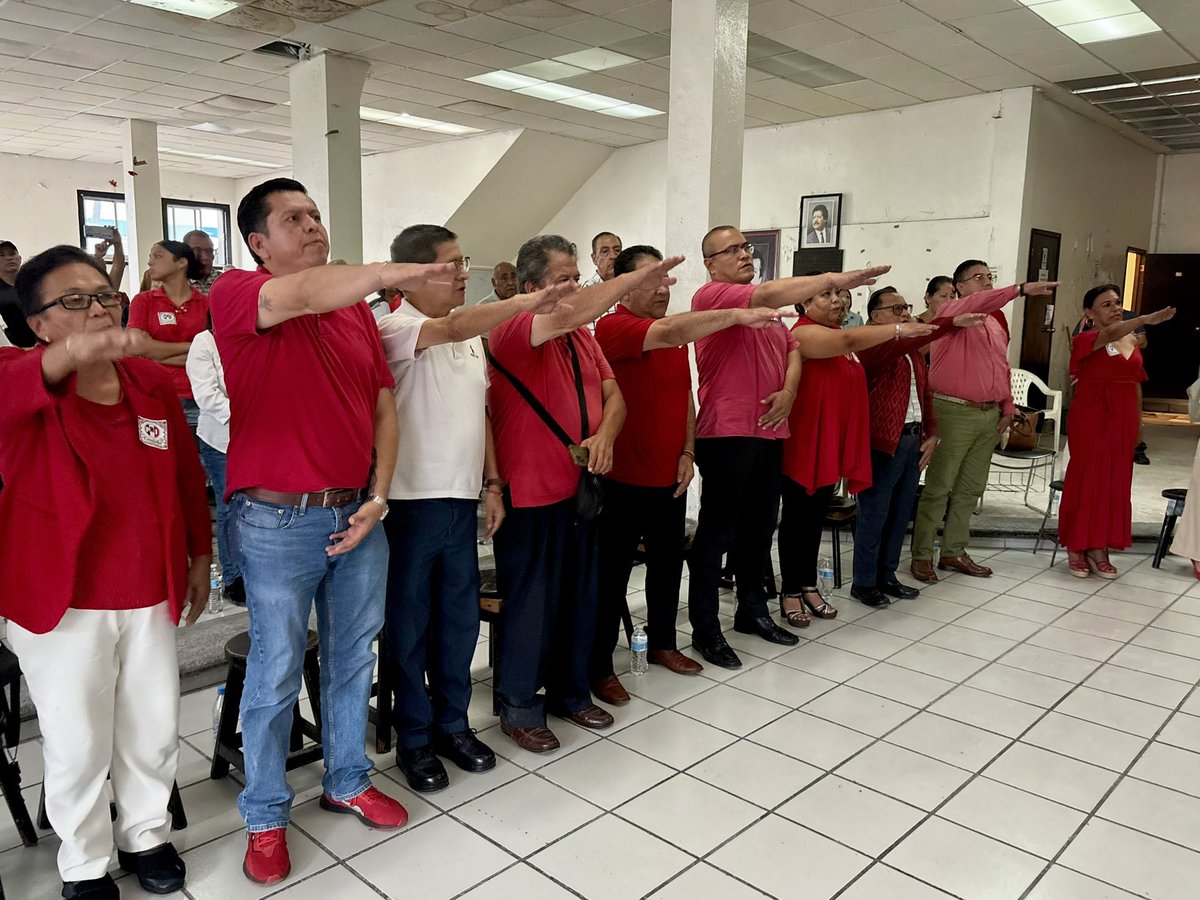 PRIVeracruz_'s tweet photo. ✅Adolfo Ramirez Arana y Carolina Gudiño Corro, líderes del PRI Veracruz, acompañados de la dirigencia municipal del PRI en #Córdoba, que encabezan Martín Merino, Presidente, y Minerva Soto, Secretaria General, realizaron la toma de protesta de los integrantes de este  comité. 

 ✅Estamos seguros de que quienes hoy tomaron protesta, trabajarán con responsabilidad, compromiso y cercanía con la ciudadanía, fortaleciendo la presencia del PRI en Córdoba y en todo el distrito. 

✅En unidad, seguiremos construyendo un partido organizado, activo y preparado para enfrentar los retos que vienen. 

@PRI_Nacional @alitomorenoc  @caroviggiano @AdolfoRamirezA5 @CarolinaGudio16 @Jorge_Meade