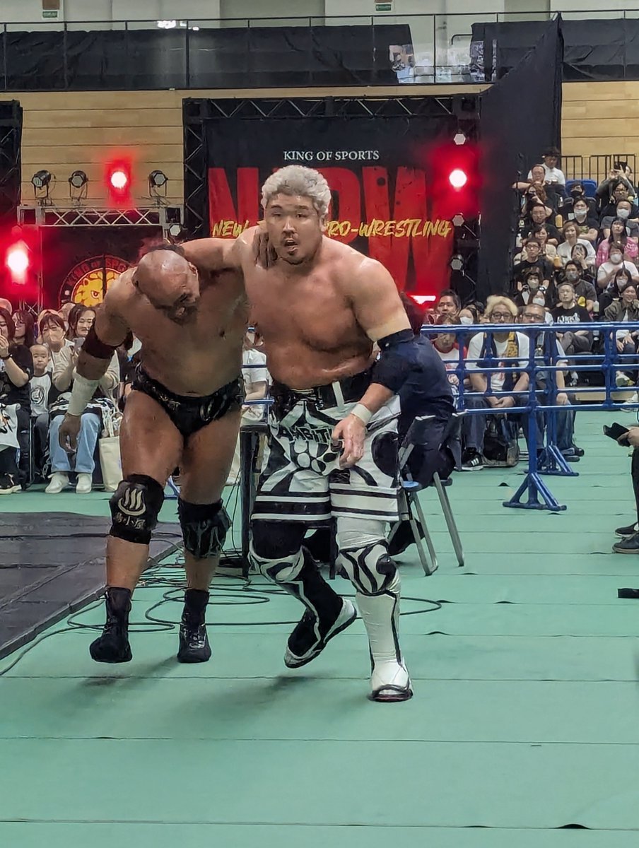 dir_en_sato3104's tweet photo. OカーンとHENAREの、試合中ならではの会話が聞こえた!
#njdest
#njpw
#ジェイコブ
#HENARE
#グレートOカーン
#YutoIce https://t.co/MSUstZC3YV