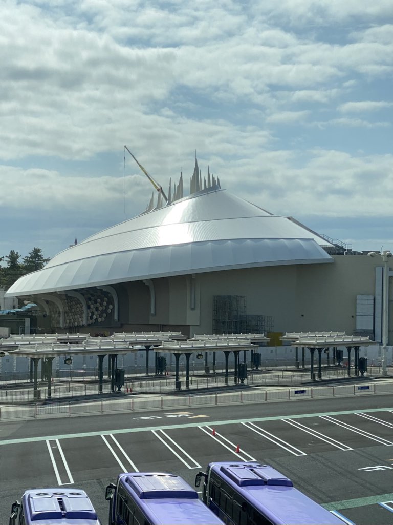 Kuma_MikiMini's tweet photo. スペースマウンテン、裏も足場解体 https://t.co/dlJ2ieRBoF