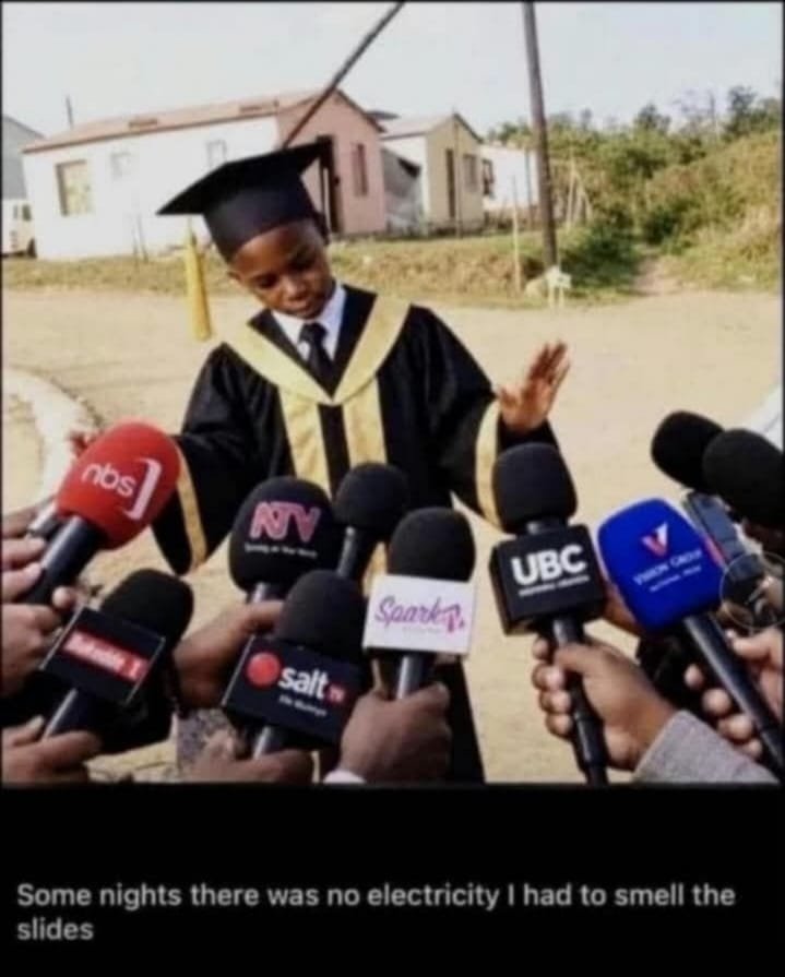 BlackyJoe7's tweet photo. Haircut ✅️.

Outfit ✅️. 

Gown ✅️.

Let's go graduate 🫡✨️. https://t.co/NqnKIMzrJC
