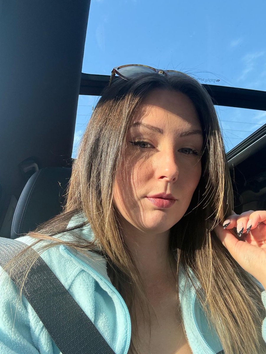 SonyaSwiftxoxo's tweet photo. caught the good lighting and suddenly i had time for selfies ☀️ #nsfwmilf #brunette #canadianmilf https://t.co/pTBA0M2ZdN