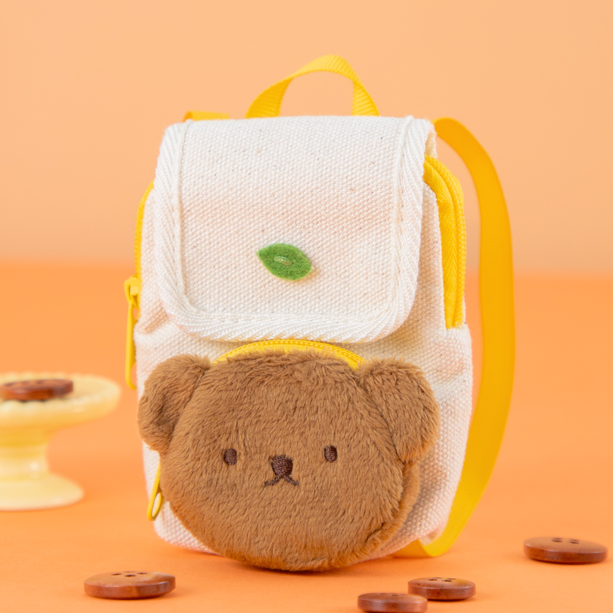 FlowerMiffy's tweet photo. 🍂新商品🍂
コーデュロイミニリュックポーチに
秋の主役ボリスが仲間入り！
まるでリュックみたいな形のポーチ…
だけじゃないんです。
ぬいぐるみに背負わせてみると、
とってもぴったりサイズ♪

10月1日(木)発売予定

#flowermiffy https://t.co/cw6aHHJw8M