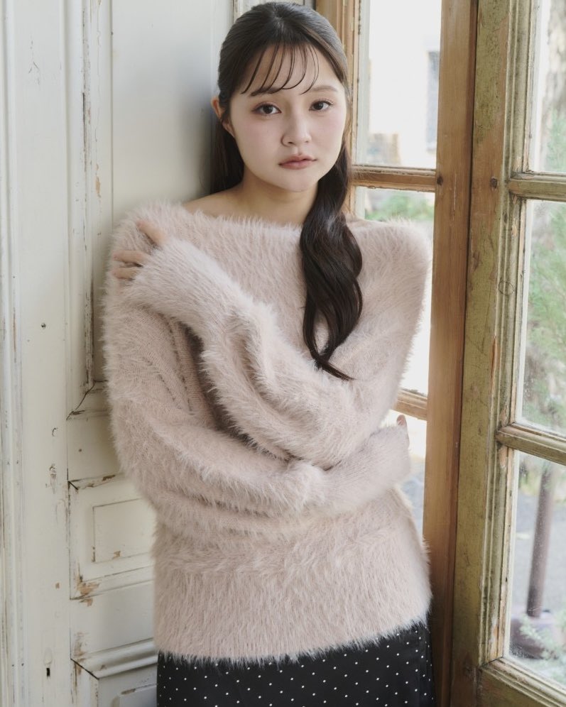 USAGIONLINE's tweet photo. PRESENT CAMPAIGN 🎁🐰

Olu. × USAGI ONLINE
OPENを記念して、プレゼントキャンペーンを開催いたします🌼

対象アイテム3型を
各2名様、合計6名様にプレゼントいたします🕊️

お気に入りのアイテムを選んでぜひご応募ください🎀

【PRESENT ITEM】
① 【USAGI限定】ノーカラーボアジャケット / baby pink
② 【USAGI限定】シルキーランダムギャザースカート / mauve pink
③ 【USAGI限定】オフショルダーシャギーニット / baby pink

【応募方法】
① USAGI ONLINE公式アカウント・Olu.公式アカウントを両方フォロー
② この投稿をいいね
③ 引用ポストで、欲しいアイテムの番号をコメント

【応募期間】
9/25(金)12:00 ～ 9/30(水)23:59
※非公開アカウントは当選対象外となります
※当選者様にはUSAGI ONLINE公式アカウントより10月15日(木)までにDMをお送り致します
※当選連絡後、3日以内にご返信がない場合、当選は無効となります
※発送時期は商品により異なります