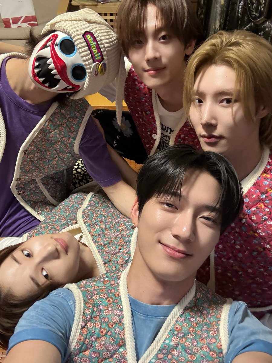 hrtzwav's tweet photo. [hrtz.pic] 260925

풍요로운 한가위 되세요~🌕

#hrtzwav #하츠웨이브 https://t.co/fc3YHFkooZ