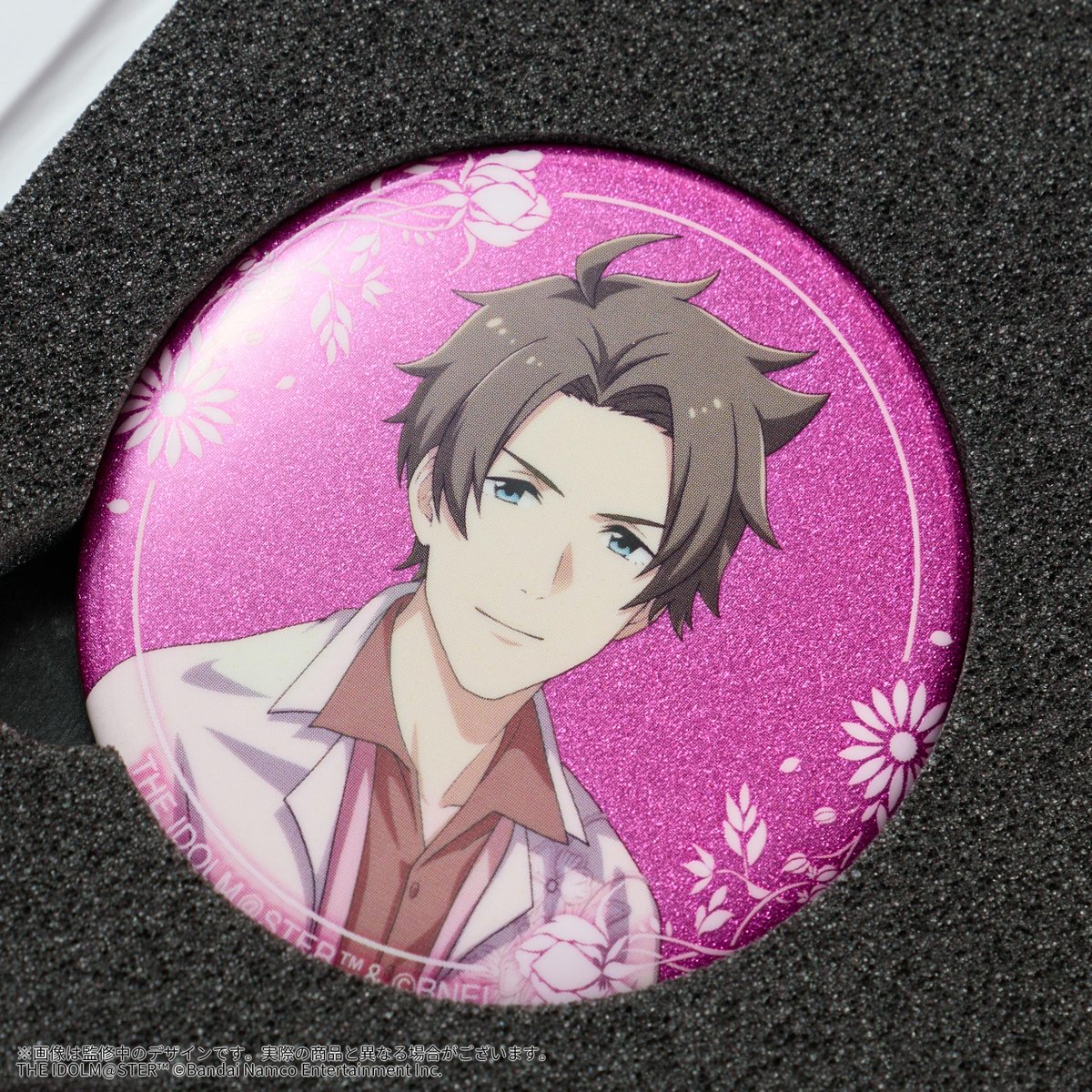 SideM_official's tweet photo. 【グッズ情報】
／
#315MODE vol.1 SPRING
グッズのサンプルをご紹介🎉
＼

◇缶バッジコレクションブック◇
vol.1のアイドル達の缶バッジを1冊に収納できますよ
コレクションブックの缶バッジはグリッター加工となっています✨

受注期間は9/30まで！
▶詳細はこちら
https://t.co/dDkUndkj8P https://t.co/2fsBi8NeoE