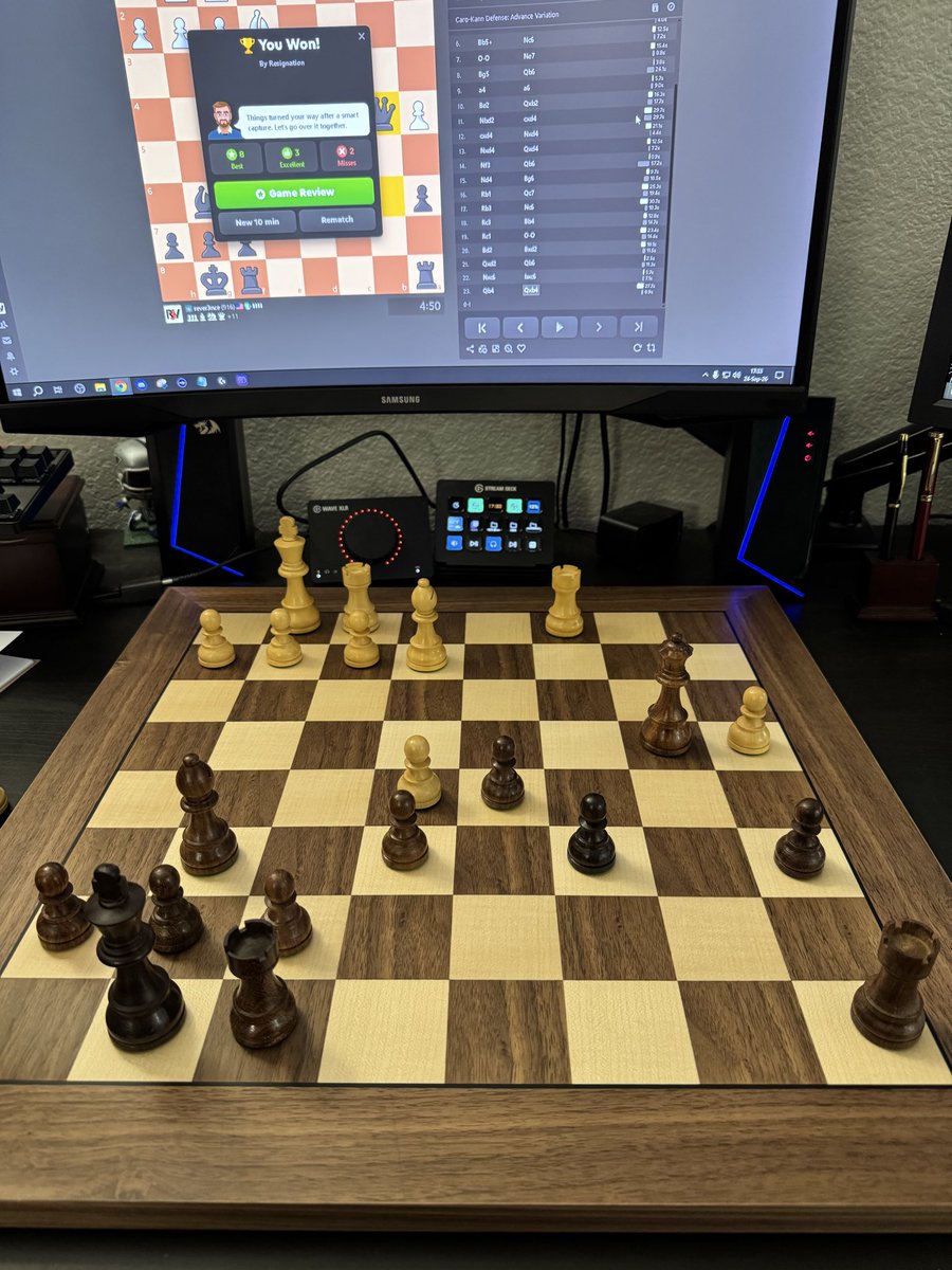 rever3nce's tweet photo. This chess set is absolutely beautiful 🥶 https://t.co/2QXuuBXg5a