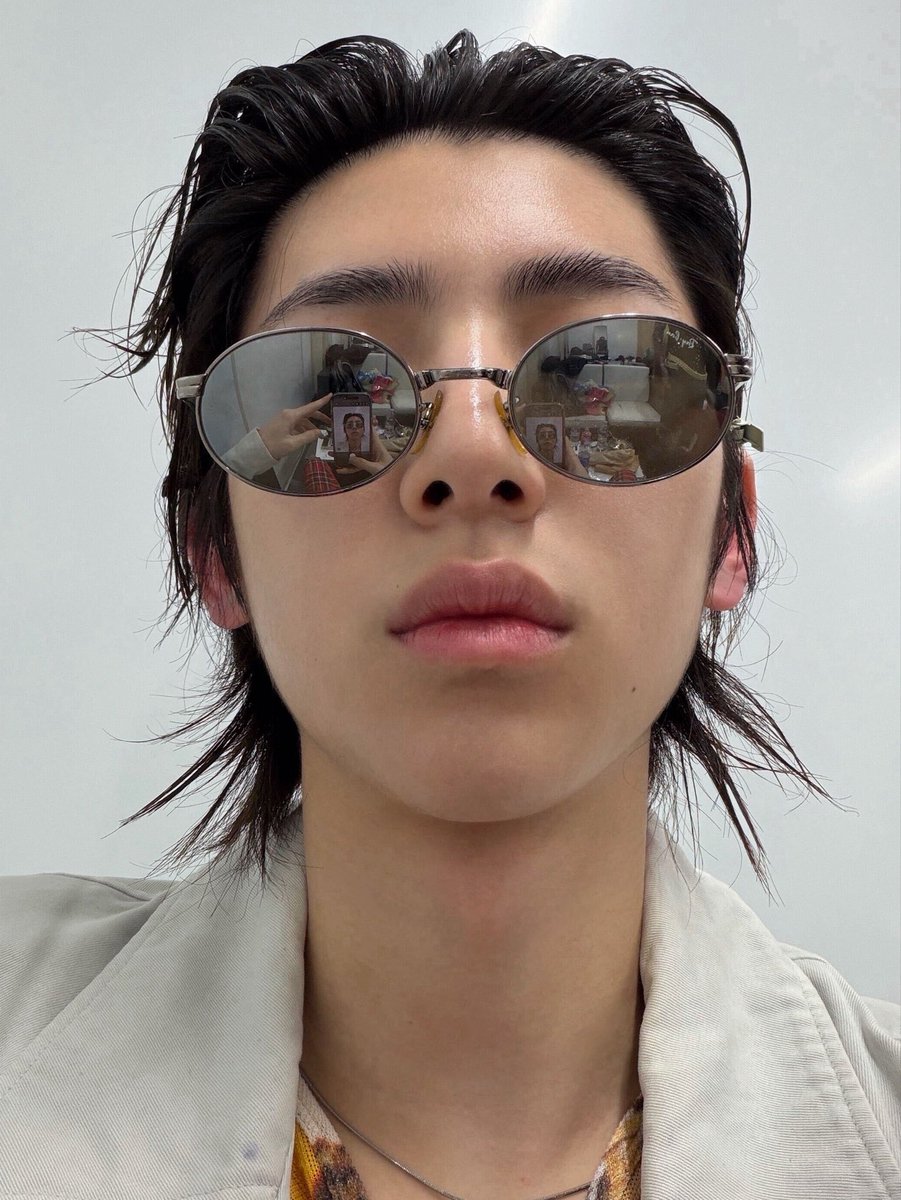 soulboundline's tweet photo. 🐢"jika kamu menyukai seseorang, kamu menjadi terlihat seperti mereka"
🦒"iya, benar"

— weverse live, 25 november 2025 https://t.co/cdJRdX8qHr