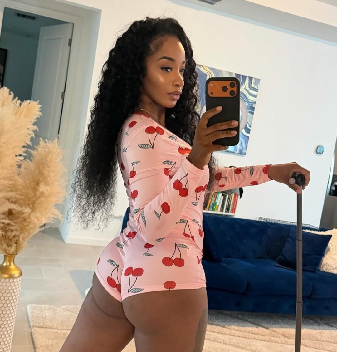 MsJones787's tweet photo. Look at my ass 😍 daddy https://t.co/m2hkO1HTZV
