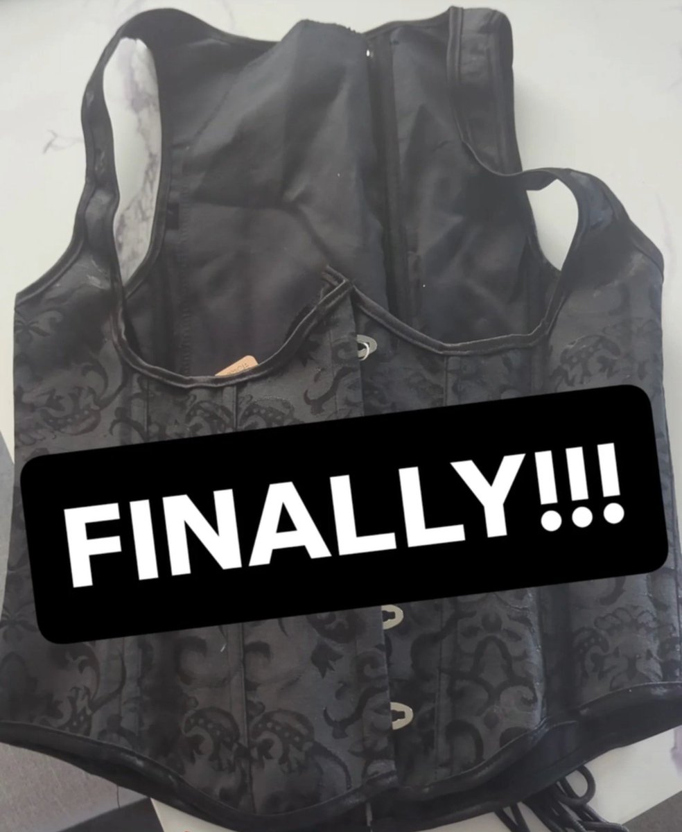 _K_Bean's tweet photo. The correct corset has FINALLY been delivered! @Blueberrysoda_ 's FranCaine Furter cosplay can finally happen this weekend!!! https://t.co/QWGAV81tYj