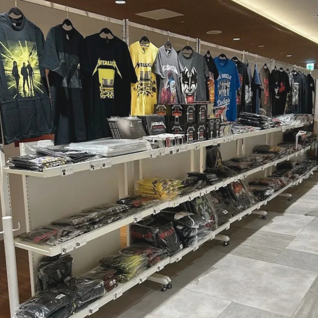 PgsStore's tweet photo. 🎊PGS METAL in 有楽町マルイOPENしました🎊

メタルやハードロック・ラウド好きの皆さま！
バンドTシャツやその他グッズをご用意してお待ちしております⚡

ぜひ遊びに来てください👏

＜特設サイト＞
https://t.co/Gkc2eOCCgm https://t.co/zifFpptIuN